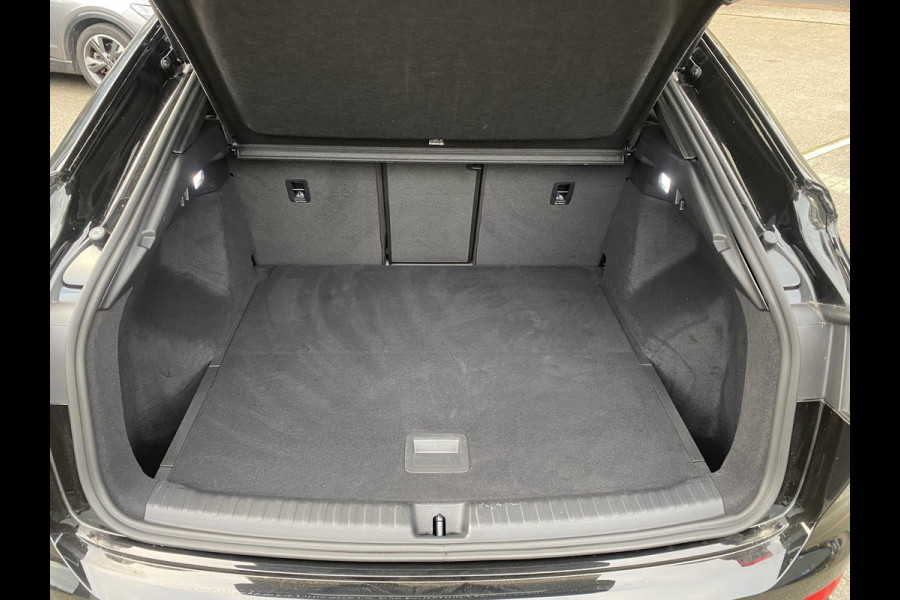Audi Q4 Sportback e-tron 50 quattro 77 kWh S LINE in- exterieur | HEAD UP DISPLAY | ELECTR. STOELEN+GEHEUGEN | PANORAMADAK RIJKLAARPRIJS INCL. 12MND BOVAG | DEALER ONDERHOUDEN Audi Q4 Sportback e-tron 50 quattro 77 kWh S LINE in- exterieur | HEAD UP DISPLAY | ELECTR. STOELEN+GEHEUGEN | PANORAMADAK RIJKLAARPRIJS INCL. 12MND BOVAG | DEALER ONDERHOUDEN