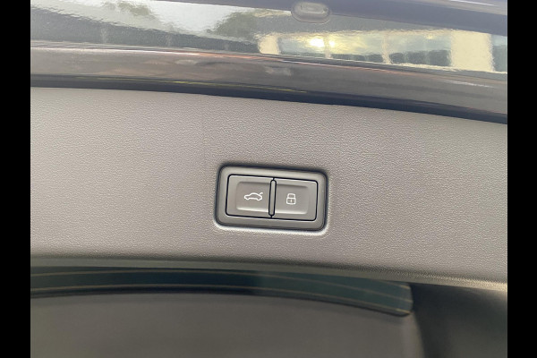 Audi Q4 Sportback e-tron 50 quattro 77 kWh S LINE in- exterieur | HEAD UP DISPLAY | ELECTR. STOELEN+GEHEUGEN | PANORAMADAK RIJKLAARPRIJS INCL. 12MND BOVAG | DEALER ONDERHOUDEN Audi Q4 Sportback e-tron 50 quattro 77 kWh S LINE in- exterieur | HEAD UP DISPLAY | ELECTR. STOELEN+GEHEUGEN | PANORAMADAK RIJKLAARPRIJS INCL. 12MND BOVAG | DEALER ONDERHOUDEN