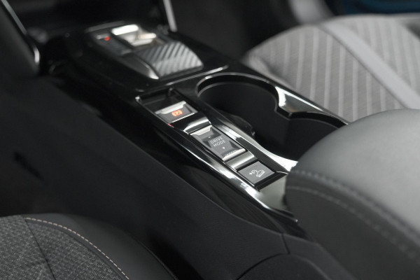 Peugeot 2008 Hybrid 136 e-DCS6 Allure | 360 Camera | Adaptieve Cruise Control | Dodehoekdetectie