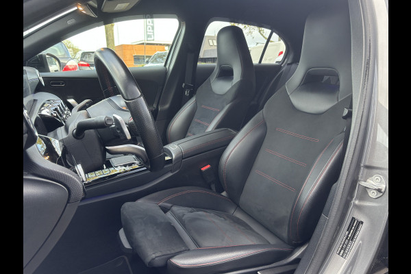 Mercedes-Benz A-Klasse 180 Business Solution AMG | Sfeerverlichting | Automaat | Stoelverwarming | Dodehoek Detector Mercedes-Benz A-Klasse 180 Business Solution AMG | Sfeerverlichting | Automaat | Stoelverwarming | Dodehoek Detector