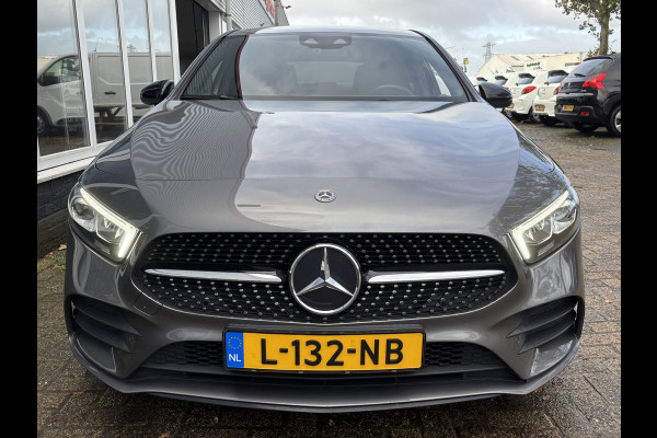 Mercedes-Benz A-Klasse 180 Business Solution AMG | Sfeerverlichting | Automaat | Stoelverwarming | Dodehoek Detector Mercedes-Benz A-Klasse 180 Business Solution AMG | Sfeerverlichting | Automaat | Stoelverwarming | Dodehoek Detector