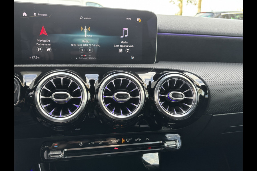 Mercedes-Benz A-Klasse 180 Business Solution AMG | Sfeerverlichting | Automaat | Stoelverwarming | Dodehoek Detector Mercedes-Benz A-Klasse 180 Business Solution AMG | Sfeerverlichting | Automaat | Stoelverwarming | Dodehoek Detector