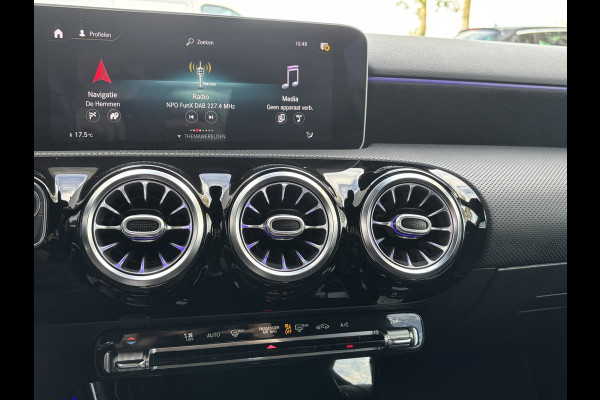 Mercedes-Benz A-Klasse 180 Business Solution AMG | Sfeerverlichting | Automaat | Stoelverwarming | Dodehoek Detector Mercedes-Benz A-Klasse 180 Business Solution AMG | Sfeerverlichting | Automaat | Stoelverwarming | Dodehoek Detector
