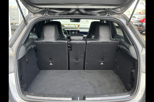 Mercedes-Benz A-Klasse 180 Business Solution AMG | Sfeerverlichting | Automaat | Stoelverwarming | Dodehoek Detector Mercedes-Benz A-Klasse 180 Business Solution AMG | Sfeerverlichting | Automaat | Stoelverwarming | Dodehoek Detector