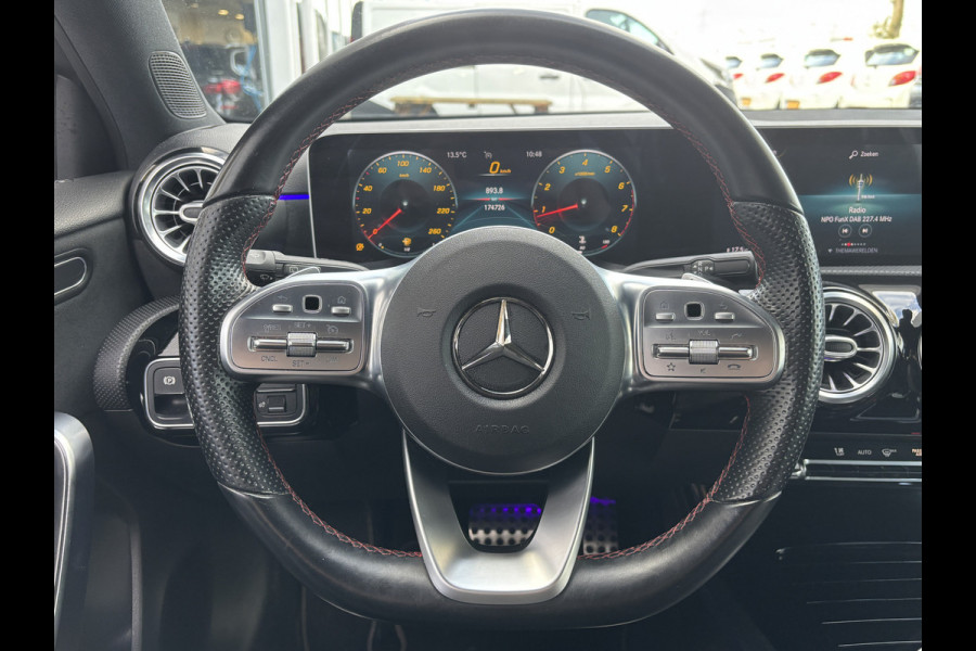 Mercedes-Benz A-Klasse 180 Business Solution AMG | Sfeerverlichting | Automaat | Stoelverwarming | Dodehoek Detector Mercedes-Benz A-Klasse 180 Business Solution AMG | Sfeerverlichting | Automaat | Stoelverwarming | Dodehoek Detector
