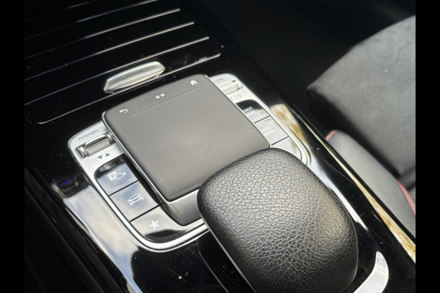 Mercedes-Benz A-Klasse 180 Business Solution AMG | Sfeerverlichting | Automaat | Stoelverwarming | Dodehoek Detector Mercedes-Benz A-Klasse 180 Business Solution AMG | Sfeerverlichting | Automaat | Stoelverwarming | Dodehoek Detector