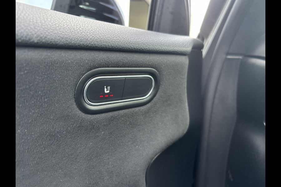 Mercedes-Benz A-Klasse 180 Business Solution AMG | Sfeerverlichting | Automaat | Stoelverwarming | Dodehoek Detector Mercedes-Benz A-Klasse 180 Business Solution AMG | Sfeerverlichting | Automaat | Stoelverwarming | Dodehoek Detector