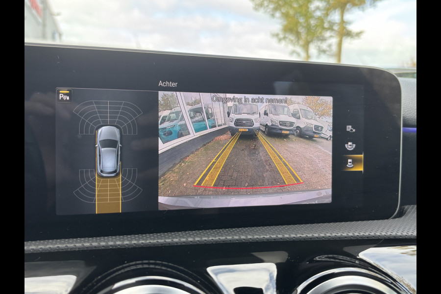 Mercedes-Benz A-Klasse 180 Business Solution AMG | Sfeerverlichting | Automaat | Stoelverwarming | Dodehoek Detector Mercedes-Benz A-Klasse 180 Business Solution AMG | Sfeerverlichting | Automaat | Stoelverwarming | Dodehoek Detector