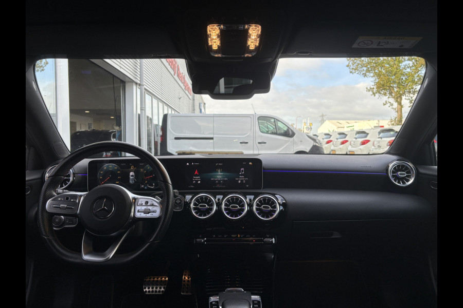 Mercedes-Benz A-Klasse 180 Business Solution AMG | Sfeerverlichting | Automaat | Stoelverwarming | Dodehoek Detector Mercedes-Benz A-Klasse 180 Business Solution AMG | Sfeerverlichting | Automaat | Stoelverwarming | Dodehoek Detector