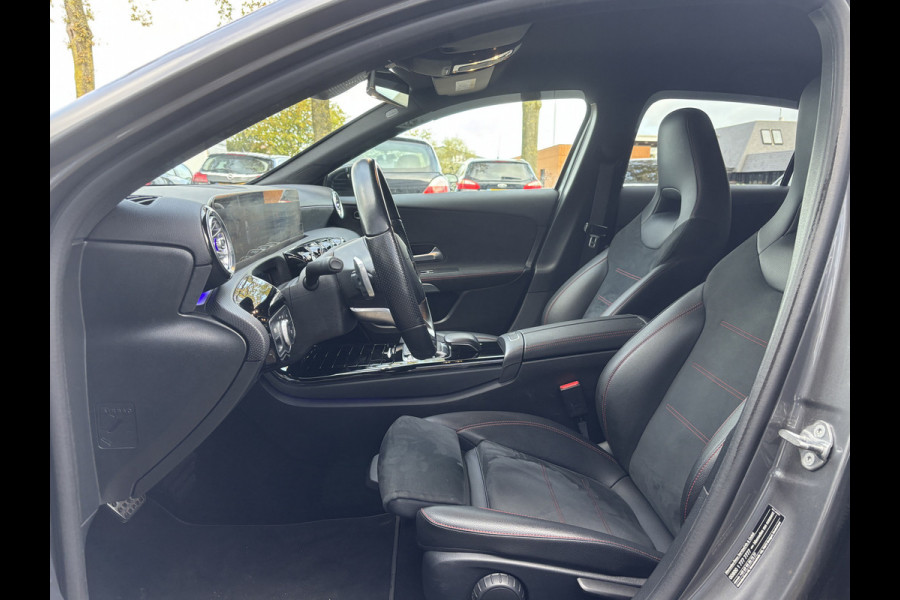 Mercedes-Benz A-Klasse 180 Business Solution AMG | Sfeerverlichting | Automaat | Stoelverwarming | Dodehoek Detector Mercedes-Benz A-Klasse 180 Business Solution AMG | Sfeerverlichting | Automaat | Stoelverwarming | Dodehoek Detector