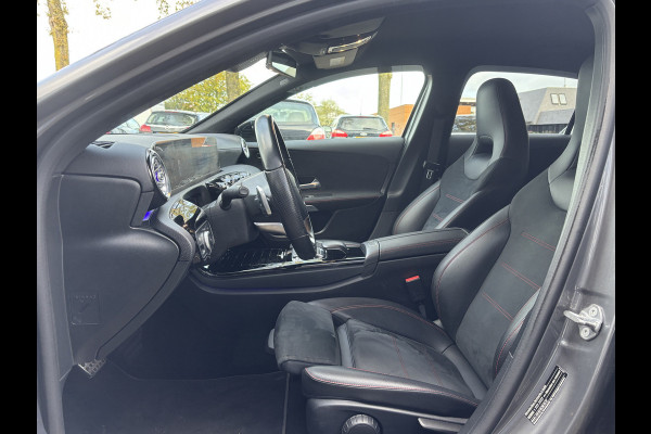 Mercedes-Benz A-Klasse 180 Business Solution AMG | Sfeerverlichting | Automaat | Stoelverwarming | Dodehoek Detector Mercedes-Benz A-Klasse 180 Business Solution AMG | Sfeerverlichting | Automaat | Stoelverwarming | Dodehoek Detector