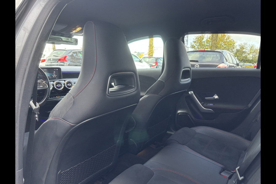 Mercedes-Benz A-Klasse 180 Business Solution AMG | Sfeerverlichting | Automaat | Stoelverwarming | Dodehoek Detector Mercedes-Benz A-Klasse 180 Business Solution AMG | Sfeerverlichting | Automaat | Stoelverwarming | Dodehoek Detector