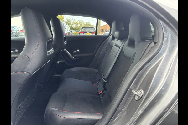 Mercedes-Benz A-Klasse 180 Business Solution AMG | Sfeerverlichting | Automaat | Stoelverwarming | Dodehoek Detector Mercedes-Benz A-Klasse 180 Business Solution AMG | Sfeerverlichting | Automaat | Stoelverwarming | Dodehoek Detector