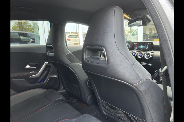 Mercedes-Benz A-Klasse 180 Business Solution AMG | Sfeerverlichting | Automaat | Stoelverwarming | Dodehoek Detector Mercedes-Benz A-Klasse 180 Business Solution AMG | Sfeerverlichting | Automaat | Stoelverwarming | Dodehoek Detector