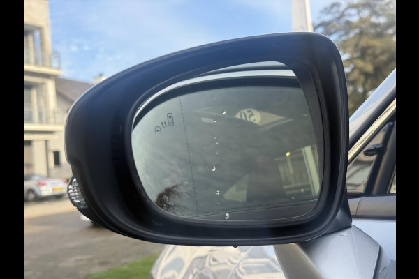 Lexus RC 300h F Sport Line | Schuifdak, Parkeersensoren, Stoelventilatie + verwarming, Leer, Dodehoekherkenning, Navigatie