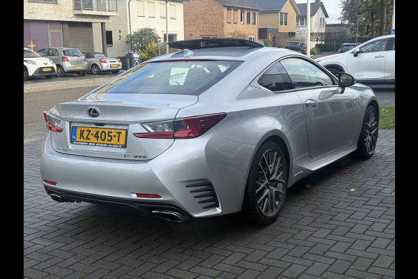 Lexus RC 300h F Sport Line | Schuifdak, Parkeersensoren, Stoelventilatie + verwarming, Leer, Dodehoekherkenning, Navigatie