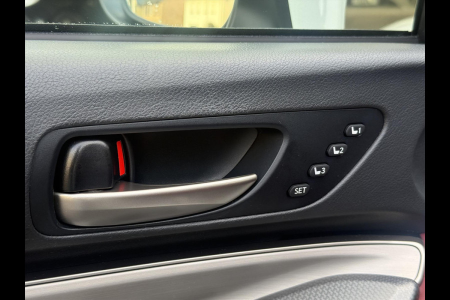 Lexus RC 300h F Sport Line | Schuifdak, Parkeersensoren, Stoelventilatie + verwarming, Leer, Dodehoekherkenning, Navigatie