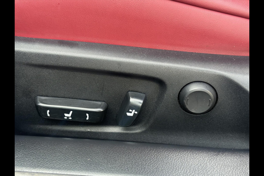 Lexus RC 300h F Sport Line | Schuifdak, Parkeersensoren, Stoelventilatie + verwarming, Leer, Dodehoekherkenning, Navigatie