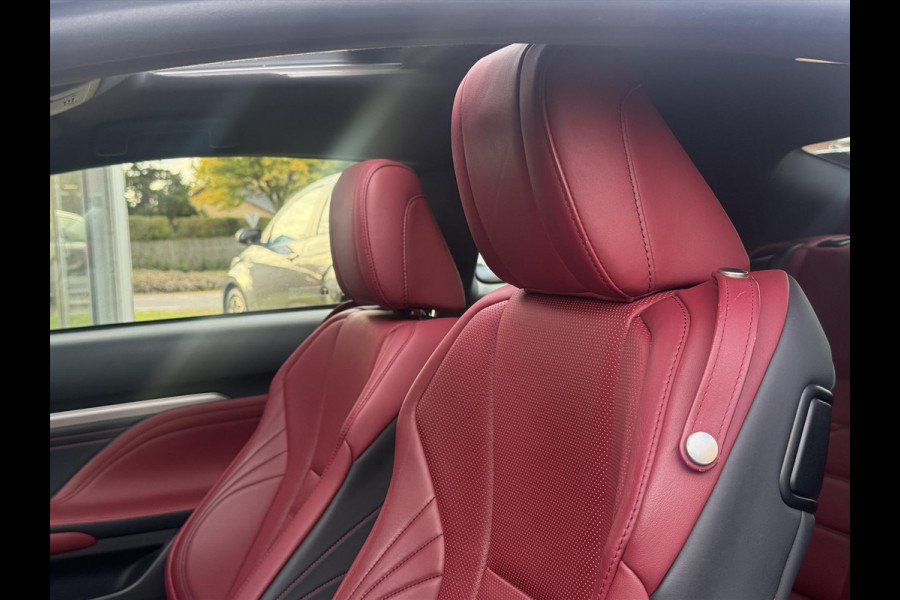 Lexus RC 300h F Sport Line | Schuifdak, Parkeersensoren, Stoelventilatie + verwarming, Leer, Dodehoekherkenning, Navigatie
