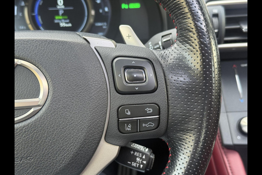 Lexus RC 300h F Sport Line | Schuifdak, Parkeersensoren, Stoelventilatie + verwarming, Leer, Dodehoekherkenning, Navigatie