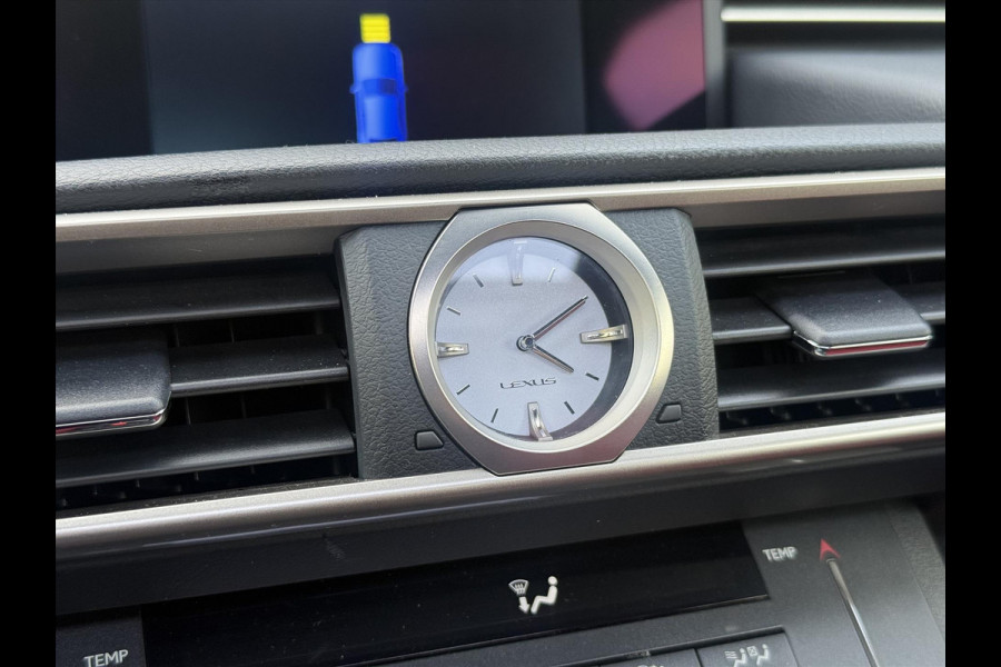 Lexus RC 300h F Sport Line | Schuifdak, Parkeersensoren, Stoelventilatie + verwarming, Leer, Dodehoekherkenning, Navigatie