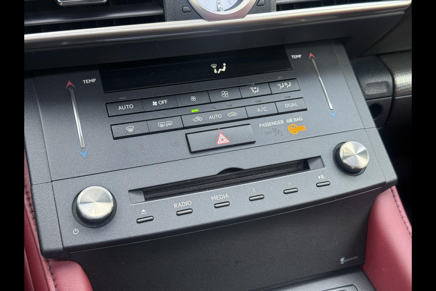 Lexus RC 300h F Sport Line | Schuifdak, Parkeersensoren, Stoelventilatie + verwarming, Leer, Dodehoekherkenning, Navigatie