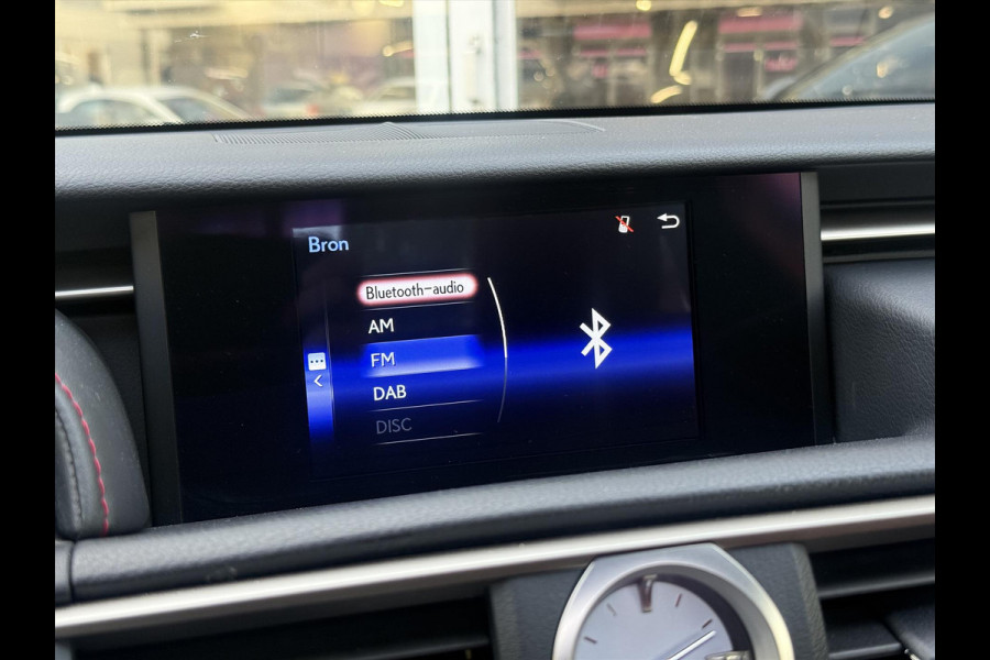 Lexus RC 300h F Sport Line | Schuifdak, Parkeersensoren, Stoelventilatie + verwarming, Leer, Dodehoekherkenning, Navigatie