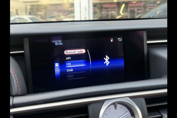 Lexus RC 300h F Sport Line | Schuifdak, Parkeersensoren, Stoelventilatie + verwarming, Leer, Dodehoekherkenning, Navigatie