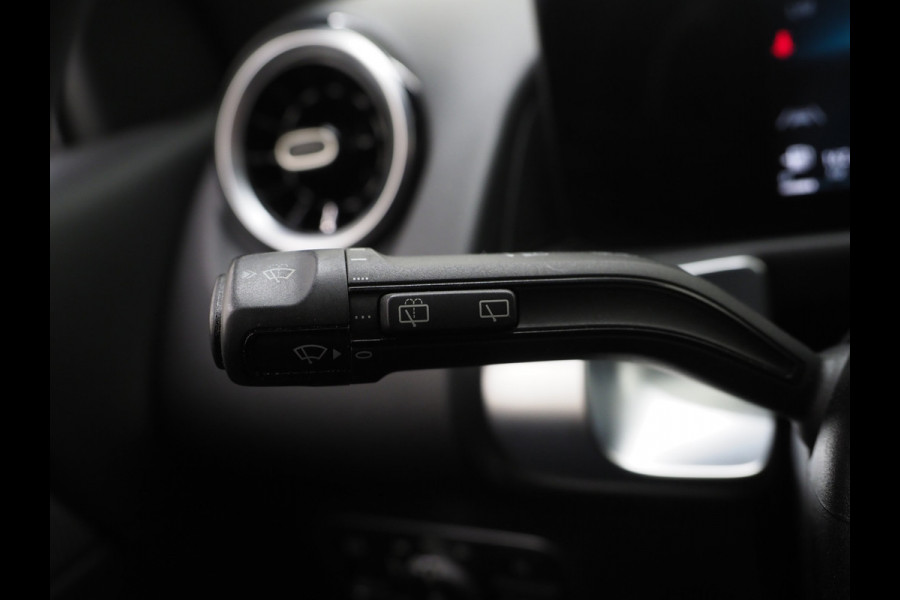 Mercedes-Benz Glb 180 7p. | Leder | Trekhaak | Camera | LED | DAB | Cruise