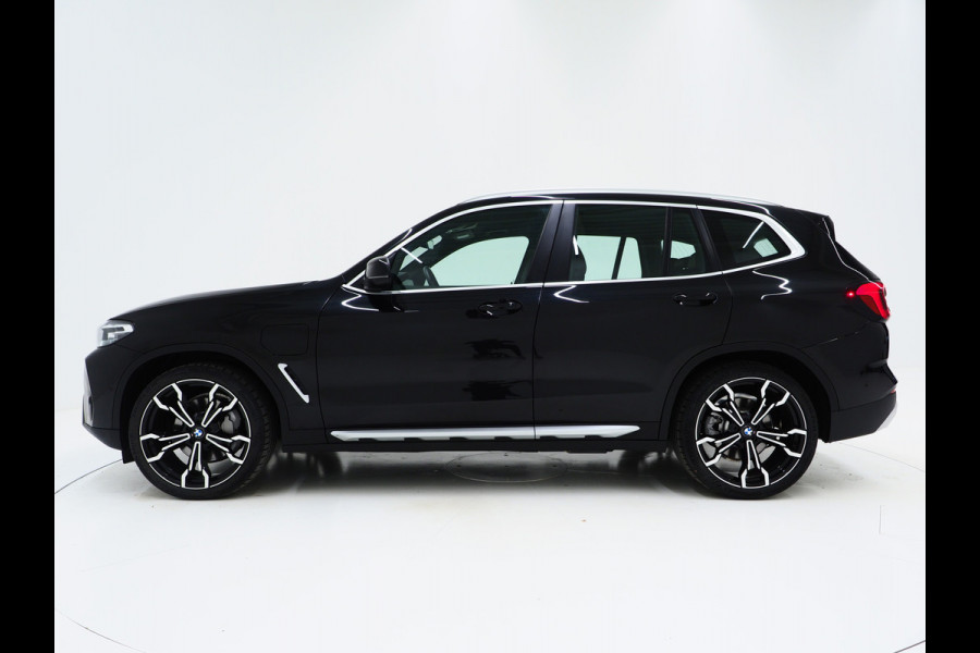 BMW X3 xDrive30e LCI 292PK | Leder | Sportstoelen | Zwarte Hemel | Camera | DAB | Carplay