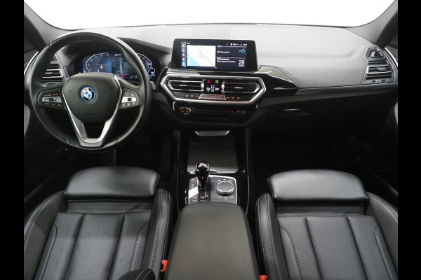 BMW X3 xDrive30e LCI 292PK | Leder | Sportstoelen | Zwarte Hemel | Camera | DAB | Carplay