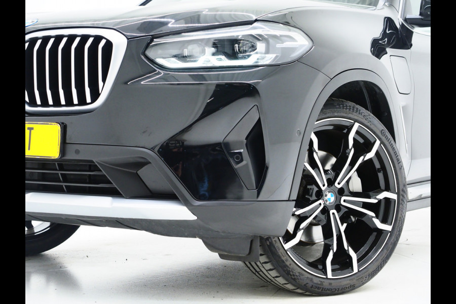 BMW X3 xDrive30e LCI 292PK | Leder | Sportstoelen | Zwarte Hemel | Camera | DAB | Carplay