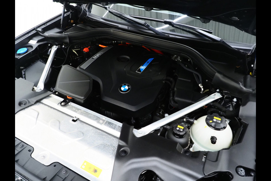 BMW X3 xDrive30e LCI 292PK | Leder | Sportstoelen | Zwarte Hemel | Camera | DAB | Carplay
