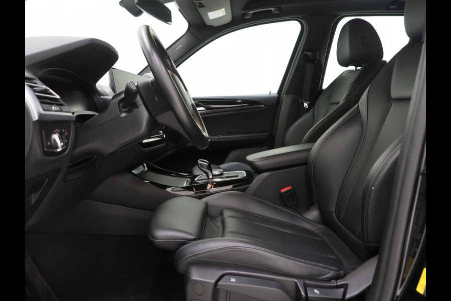 BMW X3 xDrive30e LCI 292PK | Leder | Sportstoelen | Zwarte Hemel | Camera | DAB | Carplay