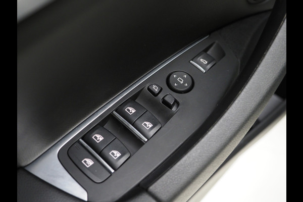 BMW X3 xDrive30e LCI 292PK | Leder | Sportstoelen | Zwarte Hemel | Camera | DAB | Carplay