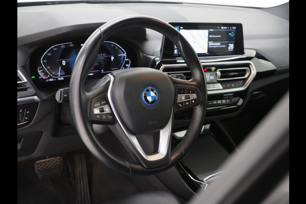 BMW X3 xDrive30e LCI 292PK | Leder | Sportstoelen | Zwarte Hemel | Camera | DAB | Carplay