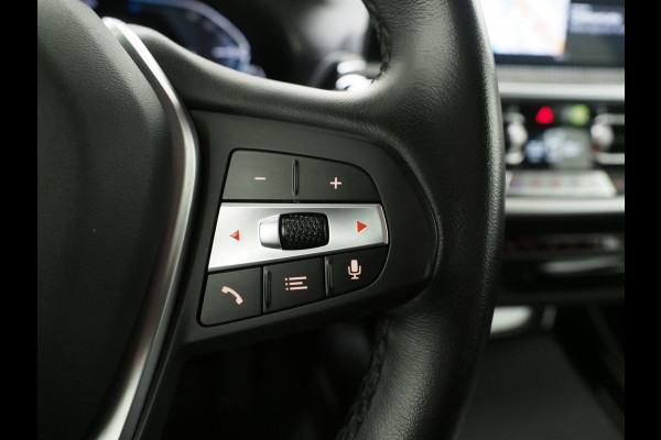 BMW X3 xDrive30e LCI 292PK | Leder | Sportstoelen | Zwarte Hemel | Camera | DAB | Carplay
