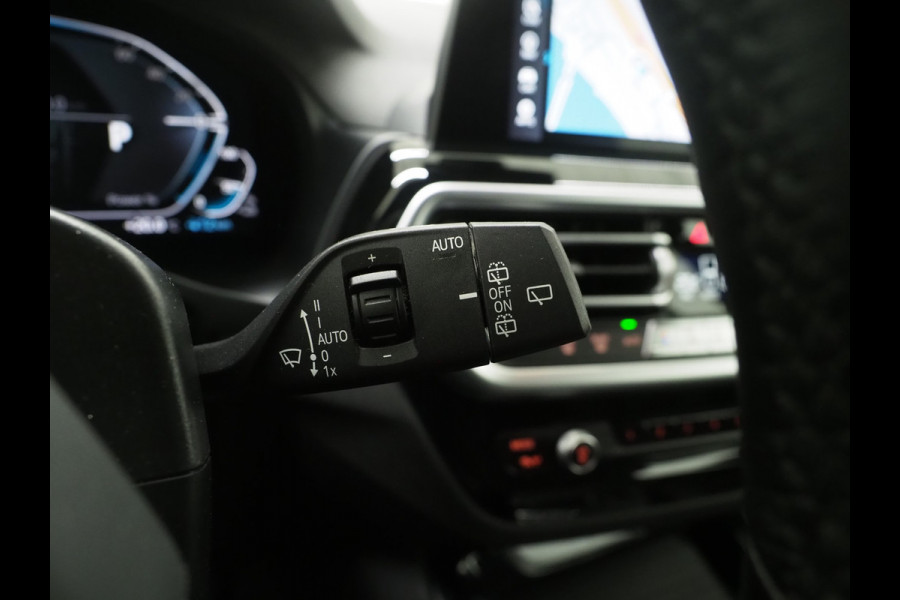 BMW X3 xDrive30e LCI 292PK | Leder | Sportstoelen | Zwarte Hemel | Camera | DAB | Carplay