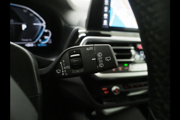 BMW X3 xDrive30e LCI 292PK | Leder | Sportstoelen | Zwarte Hemel | Camera | DAB | Carplay