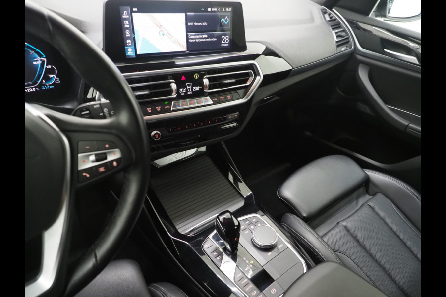 BMW X3 xDrive30e LCI 292PK | Leder | Sportstoelen | Zwarte Hemel | Camera | DAB | Carplay