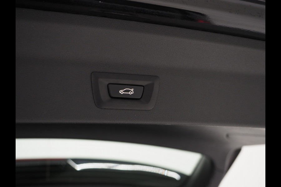 BMW X3 xDrive30e LCI 292PK | Leder | Sportstoelen | Zwarte Hemel | Camera | DAB | Carplay