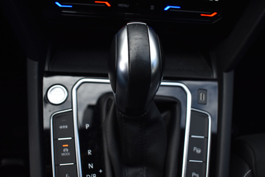 Volkswagen Passat Variant 218PK DSG HYBRID GTE BUSINESS LEDER/CAMERA/TREKHAAK/IQ-LIGHT