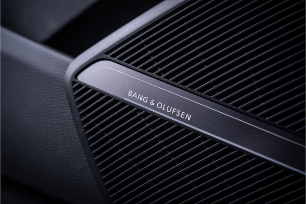 Audi Q5 55 TFSI e Competition - Luchtv. l Massage l HUD l B&O l Trekhaak l S-Line Audi Q5 55 TFSI e Competition - Luchtv. l Massage l HUD l B&O l Trekhaak l S-Line