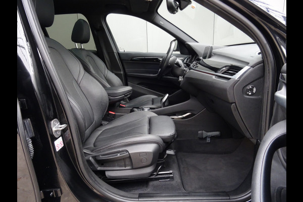 BMW X1 sDrive20i Orange Edition III * PANORAMADAK * HEAD-UP * DEALER ONDERH. !!