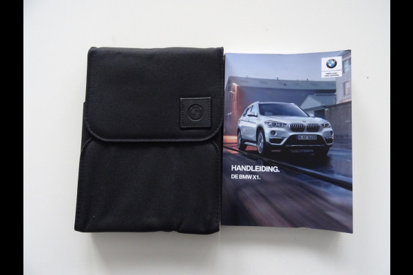 BMW X1 sDrive20i Orange Edition III * PANORAMADAK * HEAD-UP * DEALER ONDERH. !!