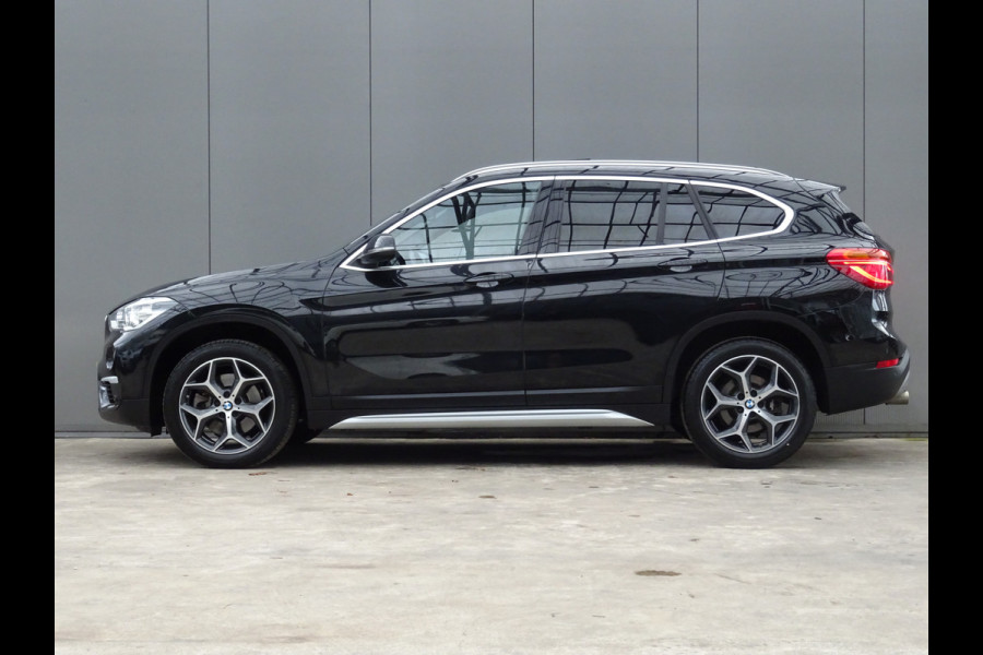 BMW X1 sDrive20i Orange Edition III * PANORAMADAK * HEAD-UP * DEALER ONDERH. !!