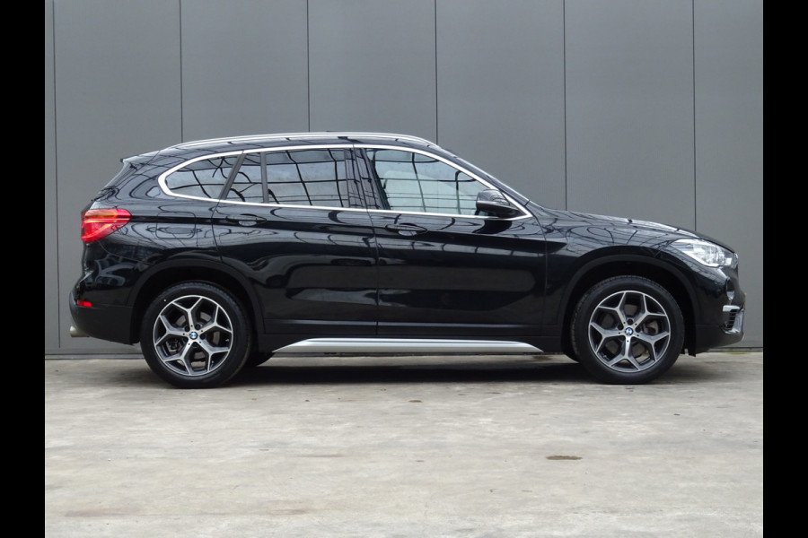 BMW X1 sDrive20i Orange Edition III * PANORAMADAK * HEAD-UP * DEALER ONDERH. !!