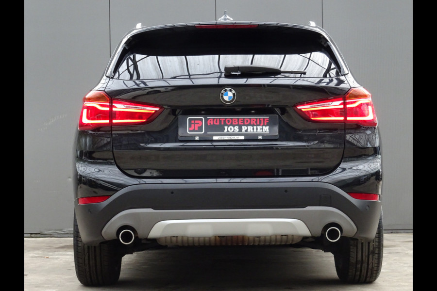 BMW X1 sDrive20i Orange Edition III * PANORAMADAK * HEAD-UP * DEALER ONDERH. !!