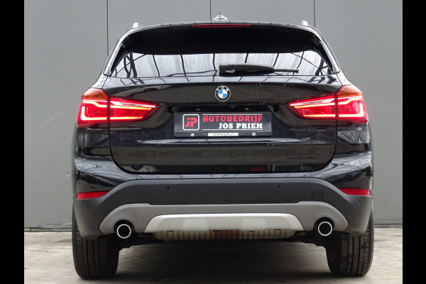 BMW X1 sDrive20i Orange Edition III * PANORAMADAK * HEAD-UP * DEALER ONDERH. !!