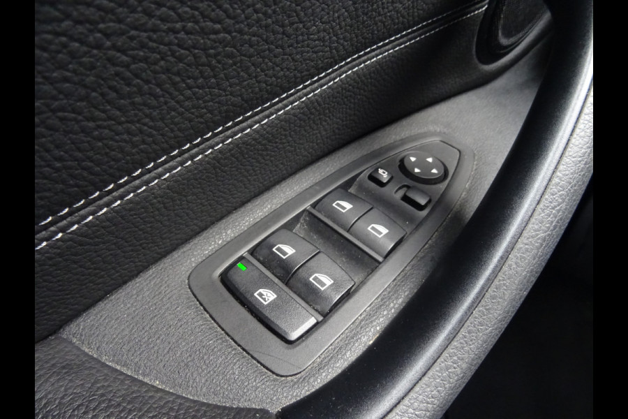 BMW X1 sDrive20i Orange Edition III * PANORAMADAK * HEAD-UP * DEALER ONDERH. !!